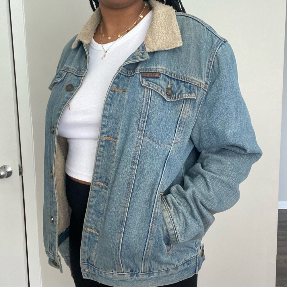 Blue jean jacket with teddy lining